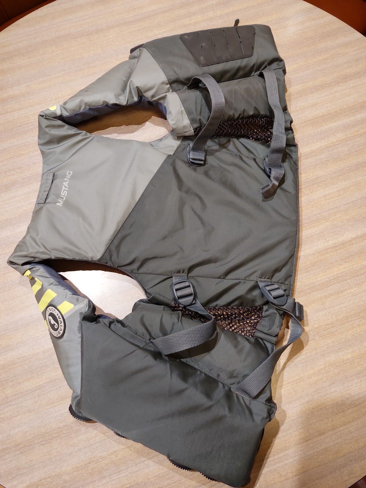 Mustang Survival mv3300 type 3 life vest adult xxs / youth xl