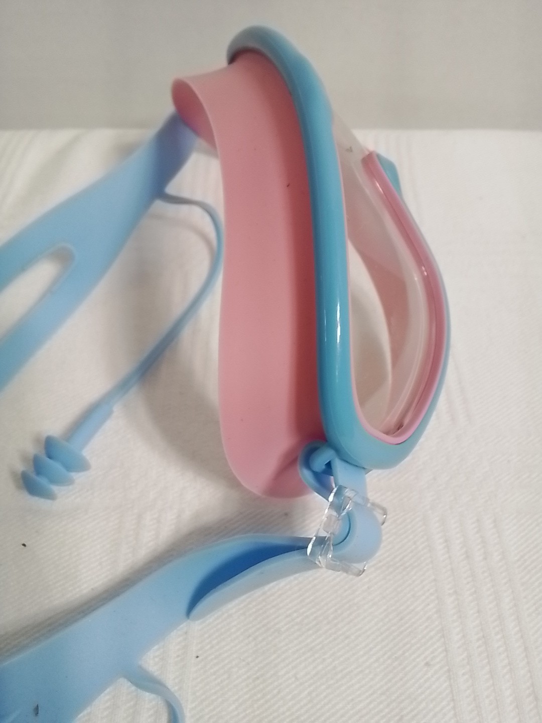Kids Swim Goggles Clear Wide View No-Leak Ear Plugs Light Blue Pink New Sealed