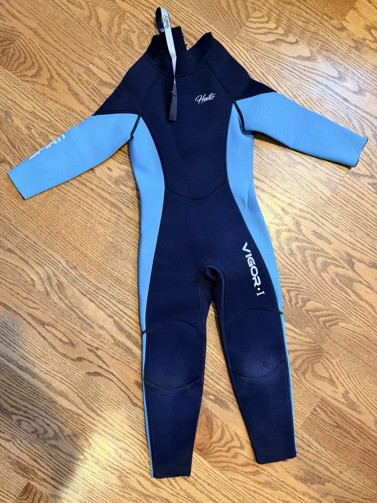 Hevto Vigor-1 Kids Size 4 Full Body Wet Suit GOOD COND Black