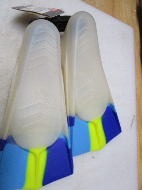 TYR Stryker Silicone Swim Fin Racing Training MEDIUM M-6-7, W 7.5-8.5 EU 39-40