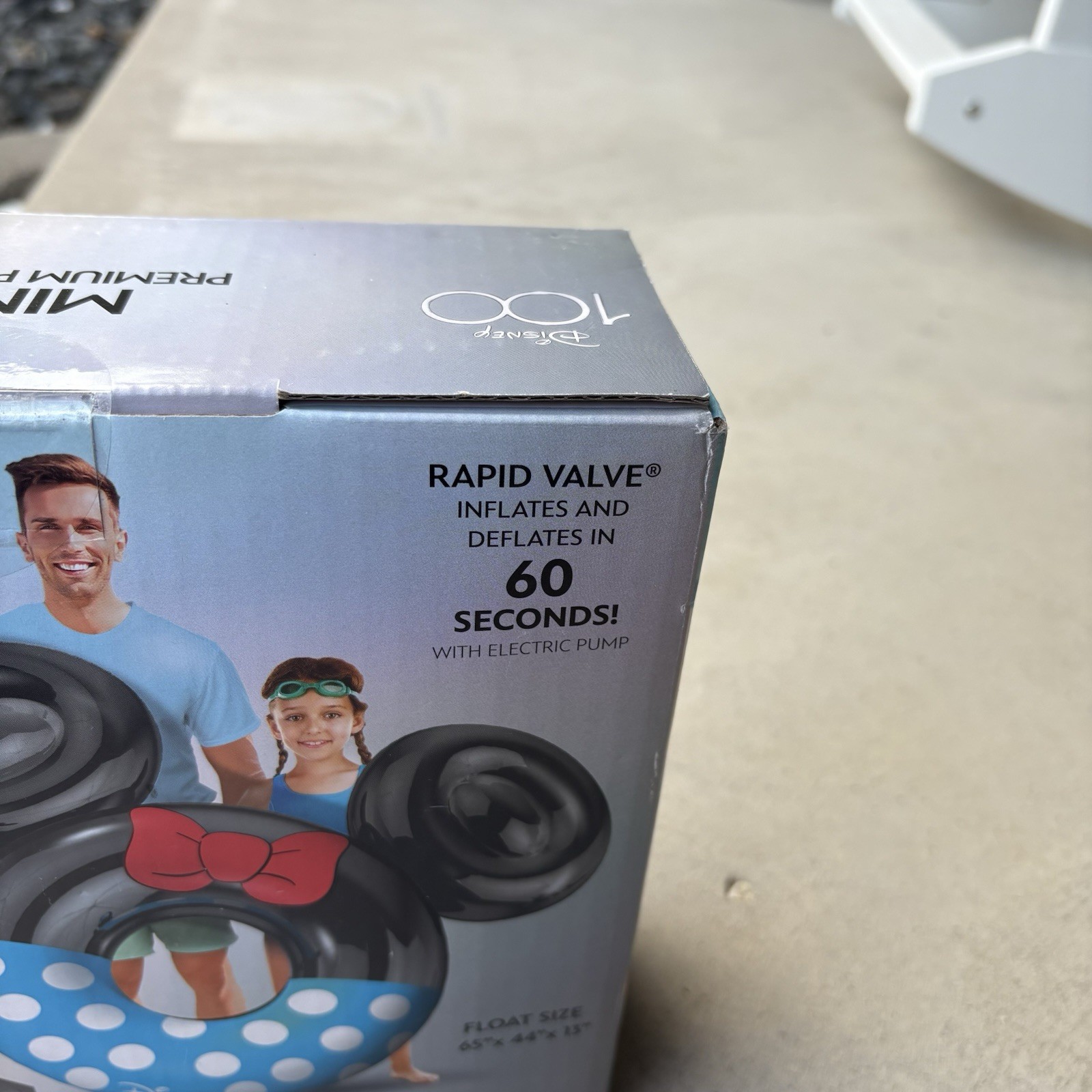Pool Float Disney Minnie Mouse ages 6 + 44 inch 300 lbs capacity kids and adults