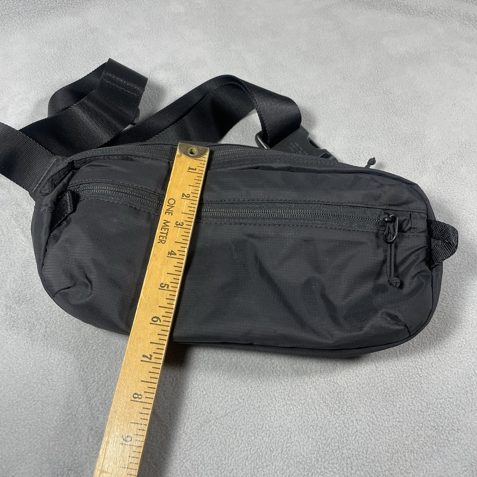 Tomtoc 3.5L Sling Bag Crossbody Black RFID Fanny Pack Adjustable Travel T33