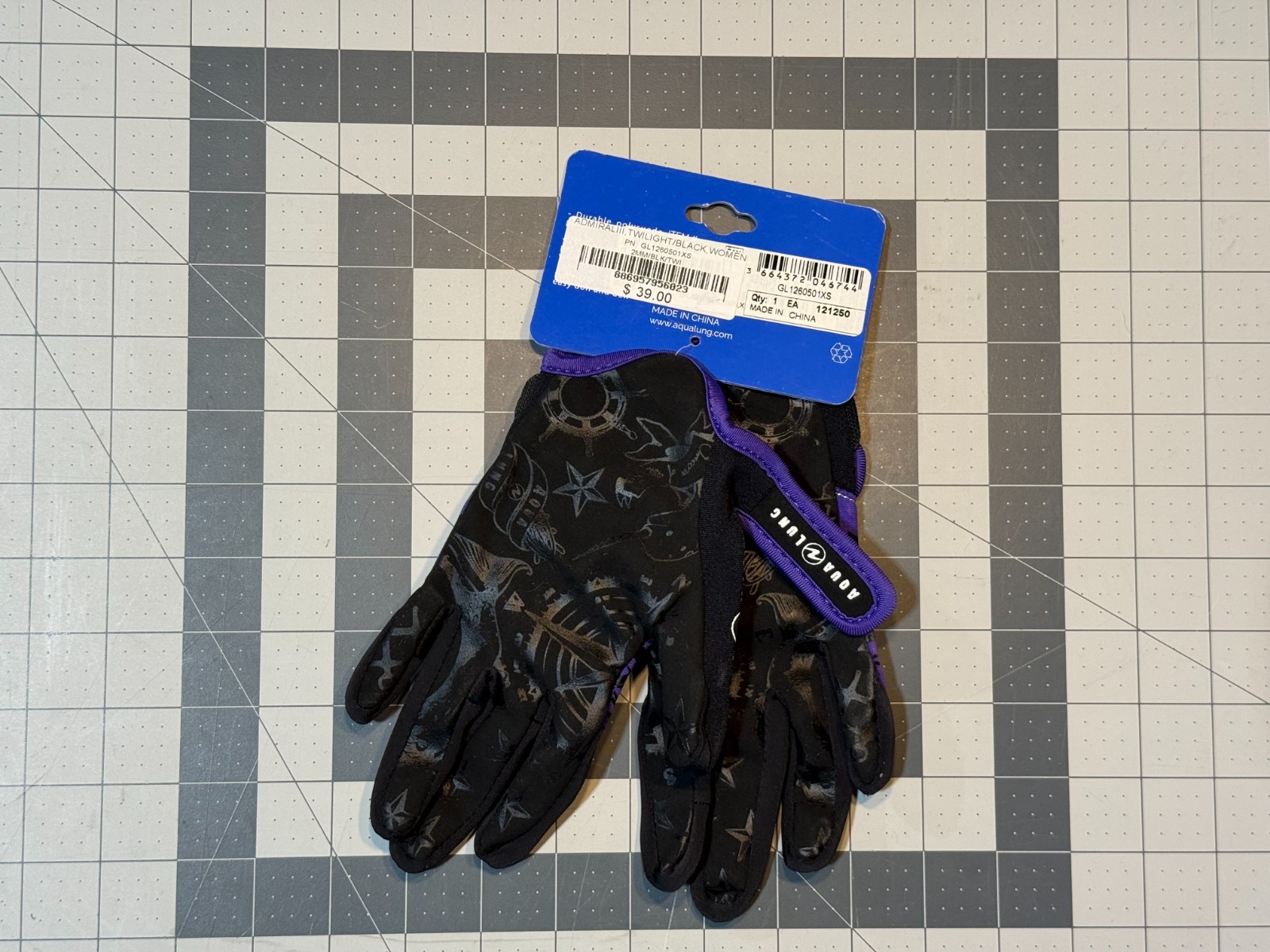 Open Box Aqua Lung Women Admiral III Dive Gloves – Black/Twilight, Size: X-Small