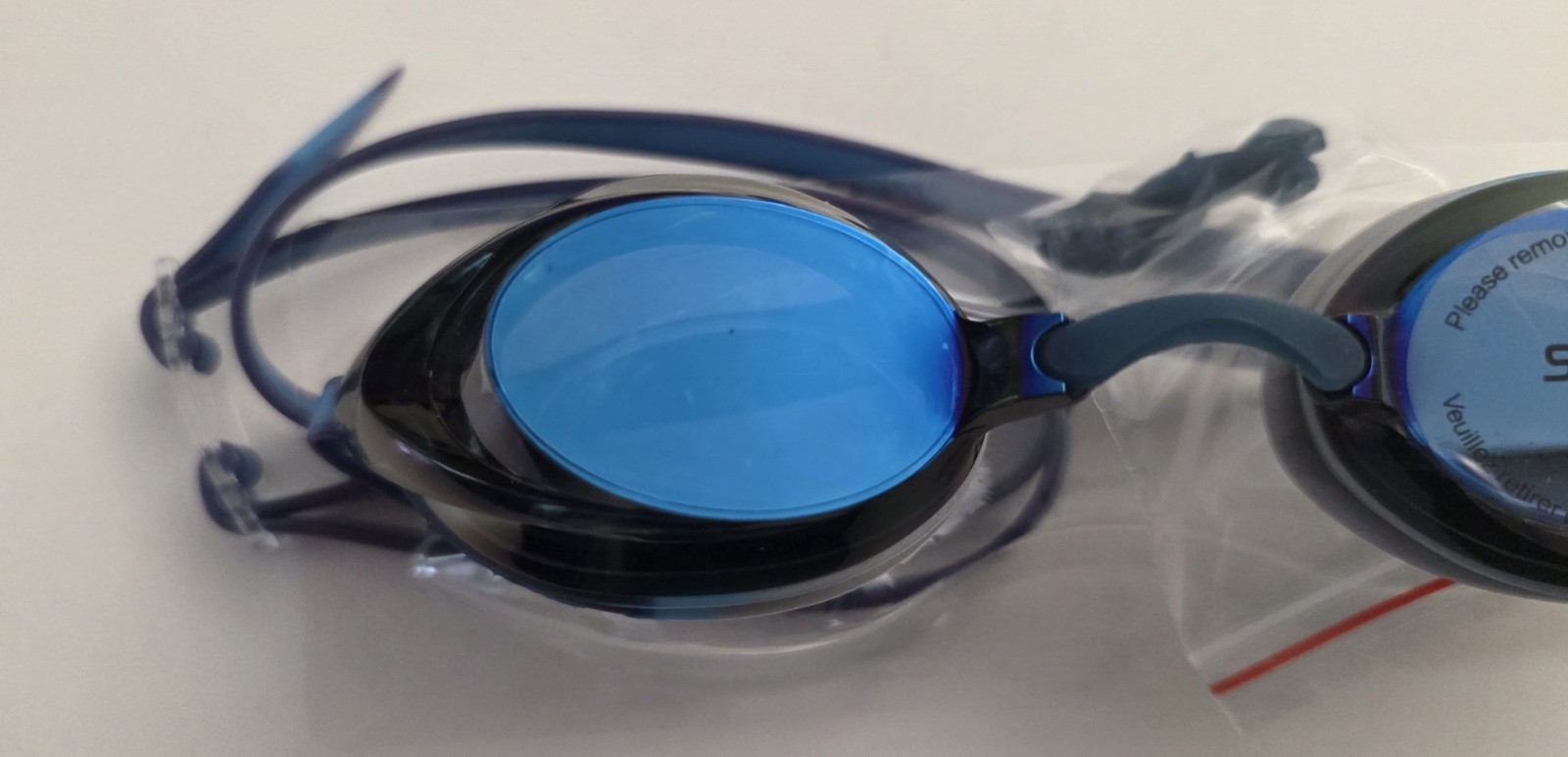 speedo vanquisher 2.0 swim goggles