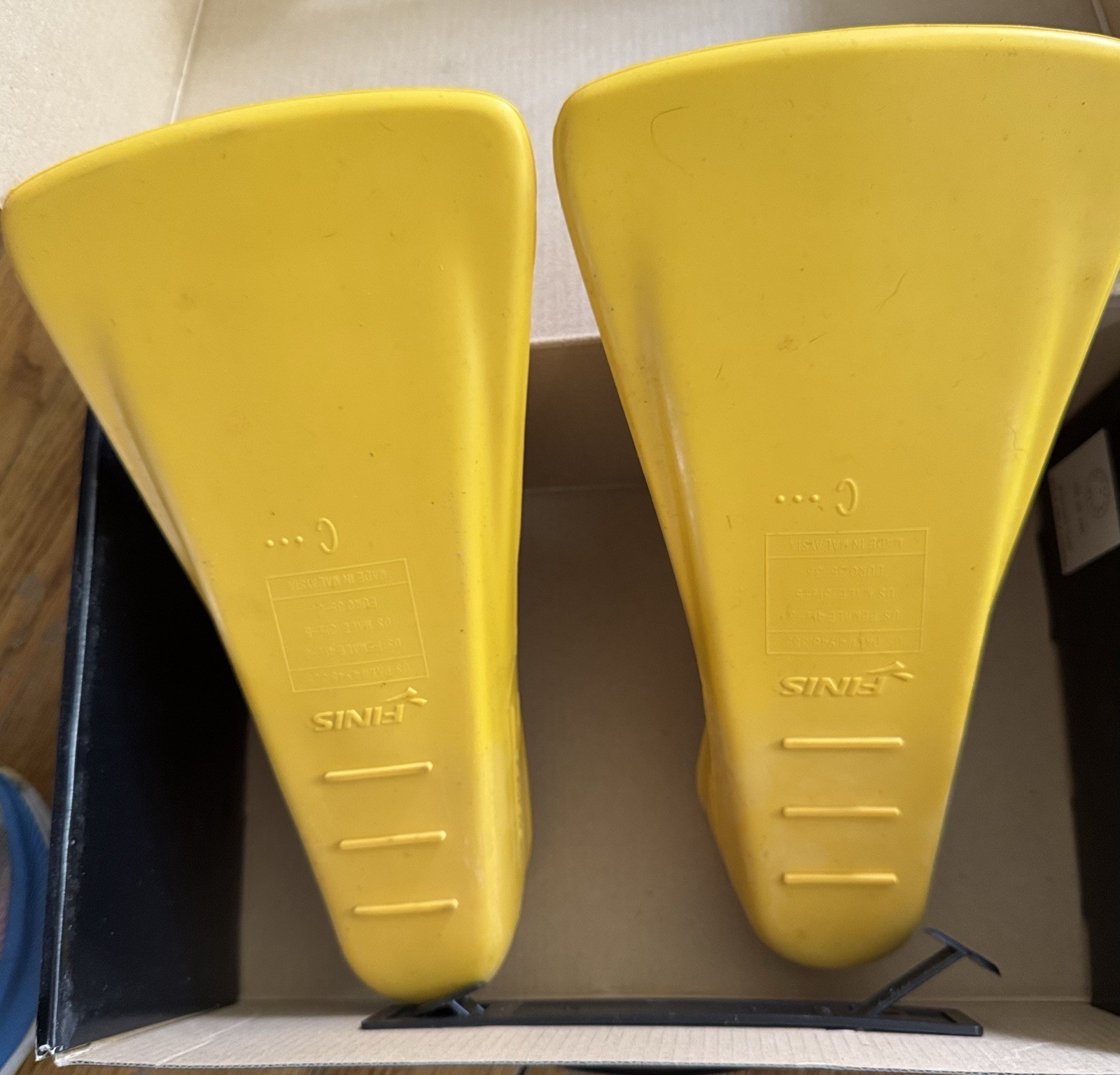 New FINIS Zoomers Gold Short Swim Fins – Size C Male (3½-5) Female (4½-6)