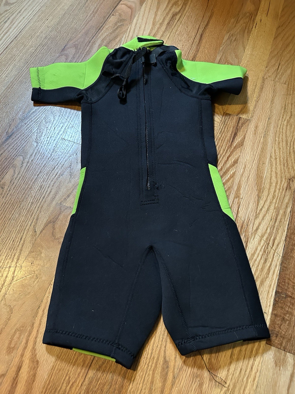 Deep See Youth Shorty Wetsuit Black / Neon Green Size XS