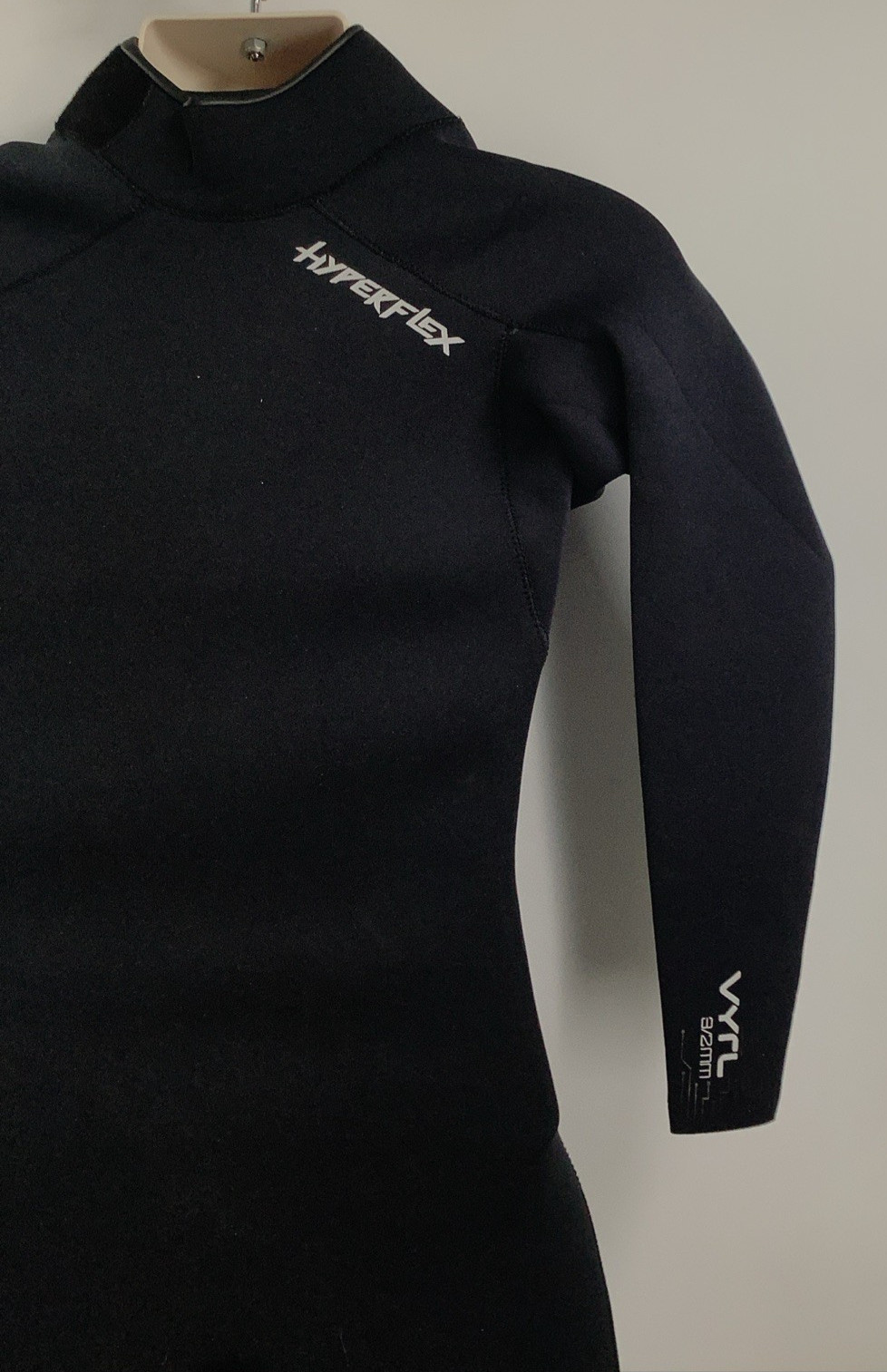 HyperFlex Men’s 3/2 mm VYRL Chest Half Zip Black Wetsuit Size Medium