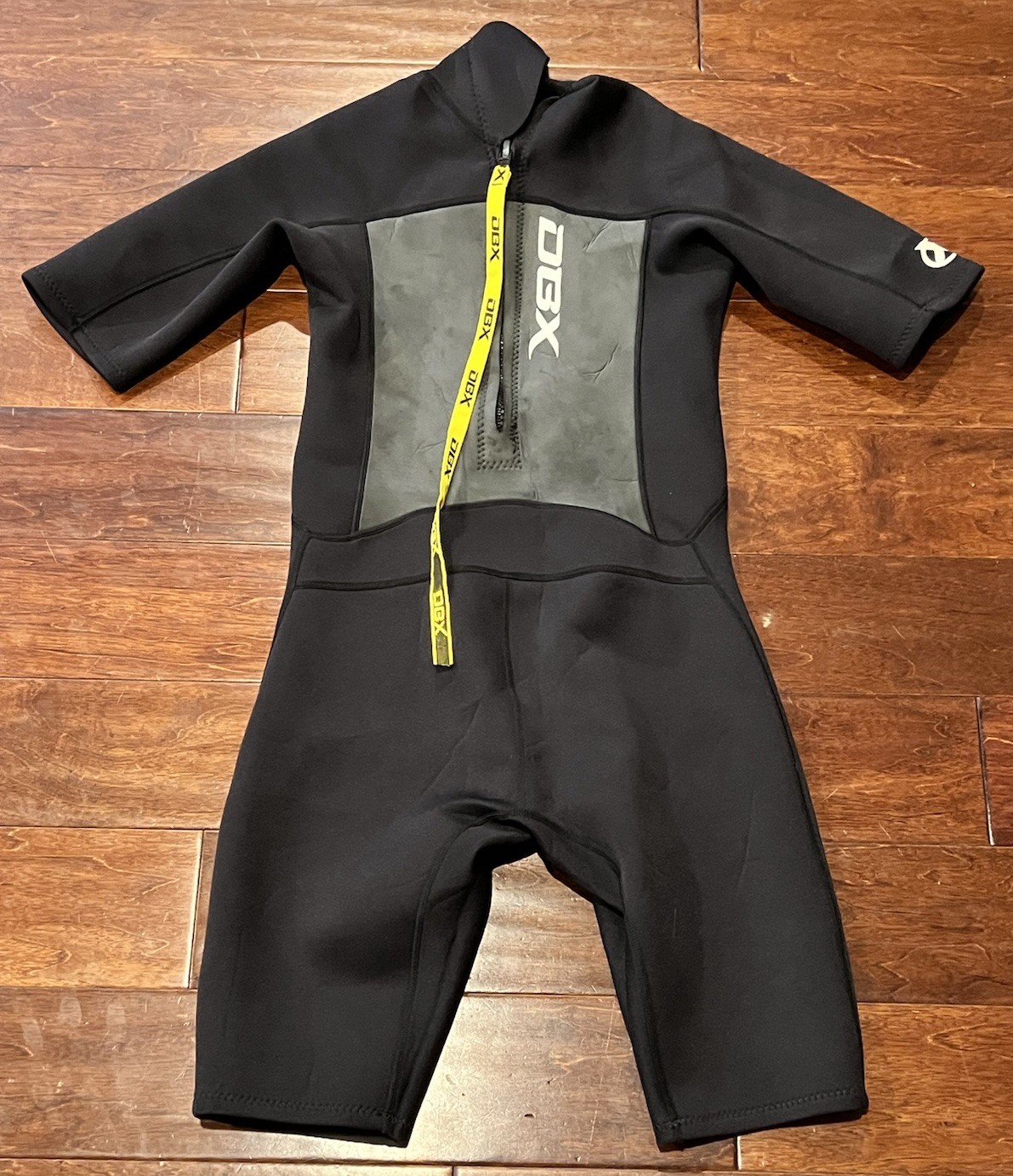 DBX 3/2 mm Black Gray Mens Medium Neoprene Zip Super Stretch Shorty Wet Suit
