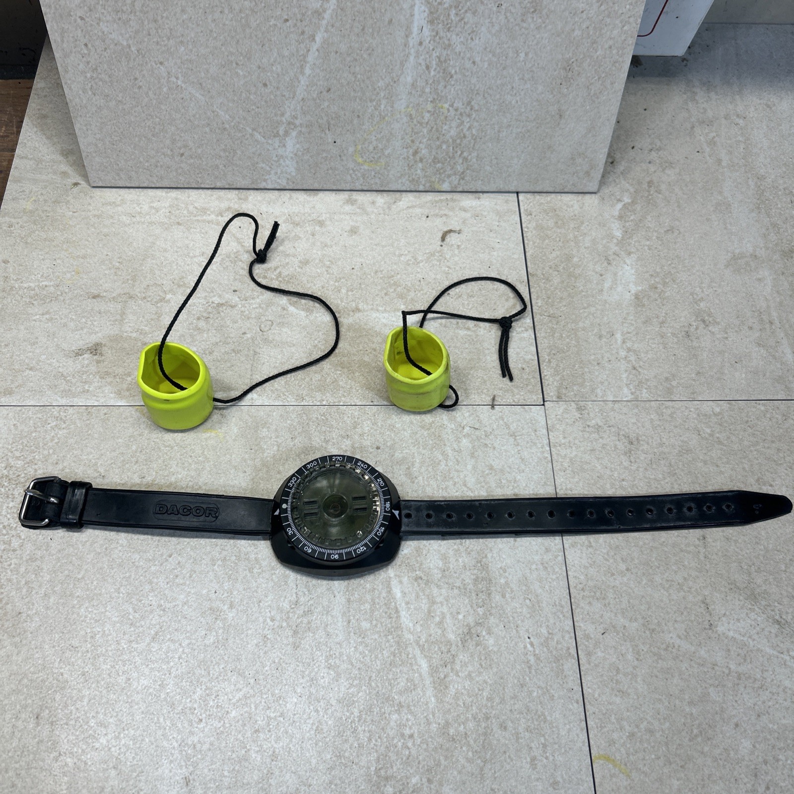 Vintage DACOR WEST GERMANY WRIST Diving Gauge + Two Quick Release Bottle Caps