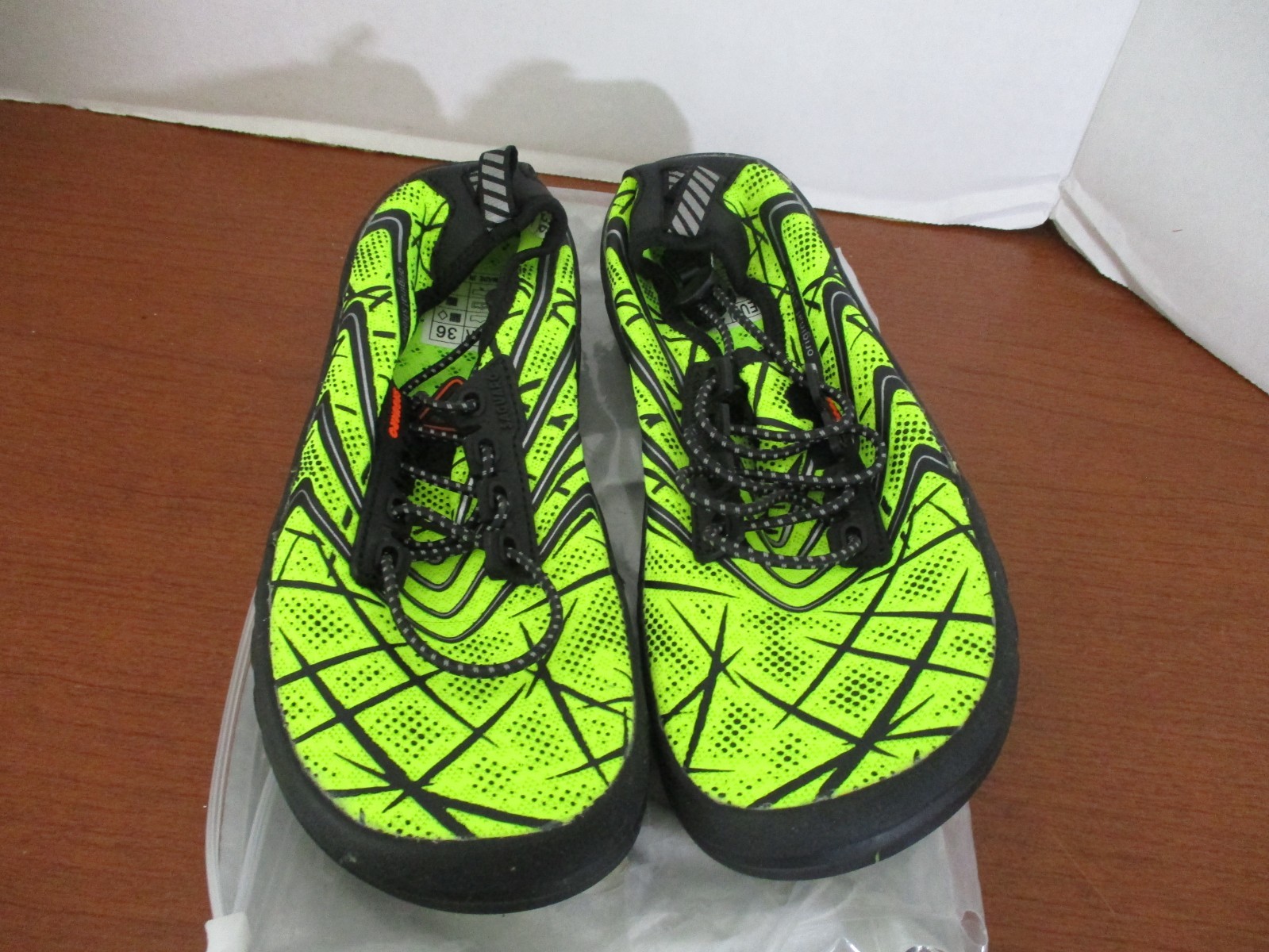 SAGUARO Neon Green & Black AQUA WATER SHOES Women’s SIze 5.5 ~ Brand New