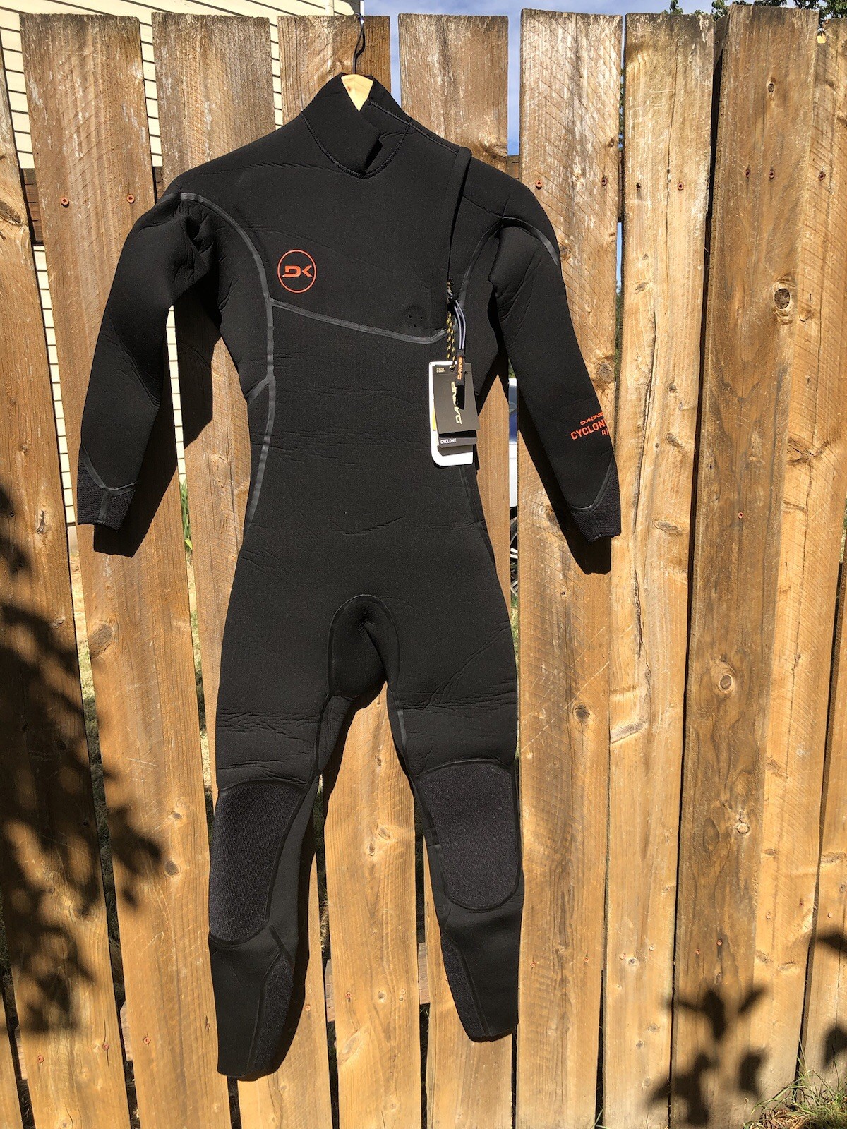 NEW Dakine Cyclone 4/3mm Black Zip Free Full Wetsuit/Men’s Size X-Small