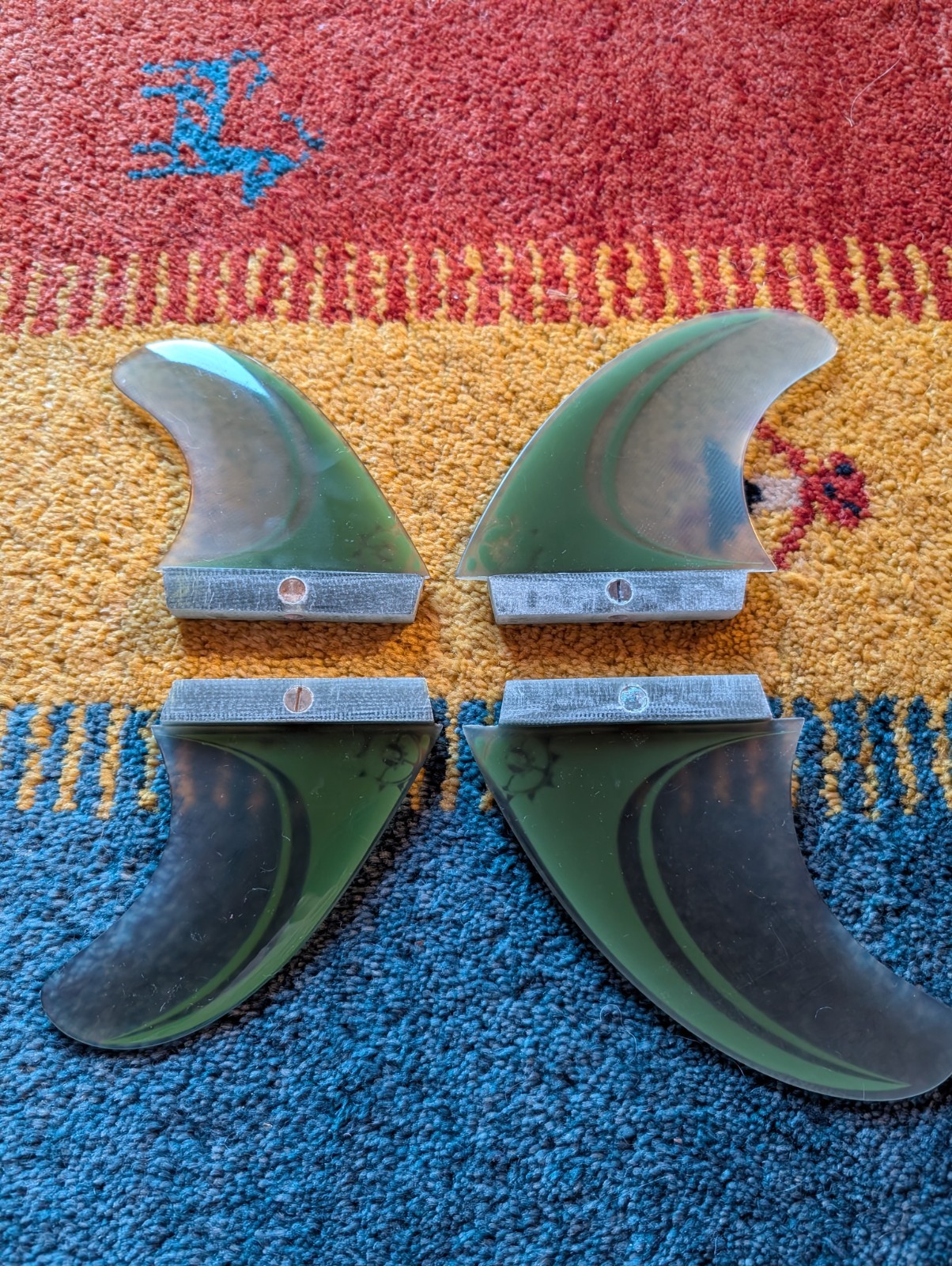Slingshot Kiteboarding Quad Set of Mini Tuttle Fins 4.5″ Fronts / 3.85″ Rear