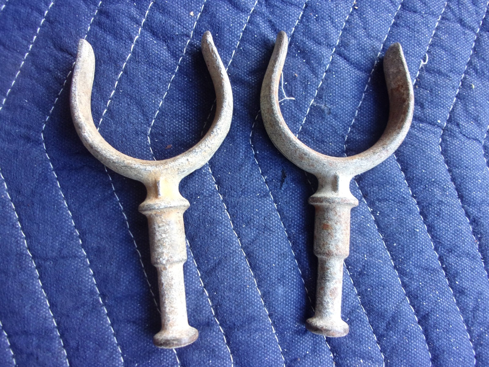 Galvanized Marine Oar Lock ,set of 2 , 2-1/4″ diameter oar opening, 2-1/4″x3/4″