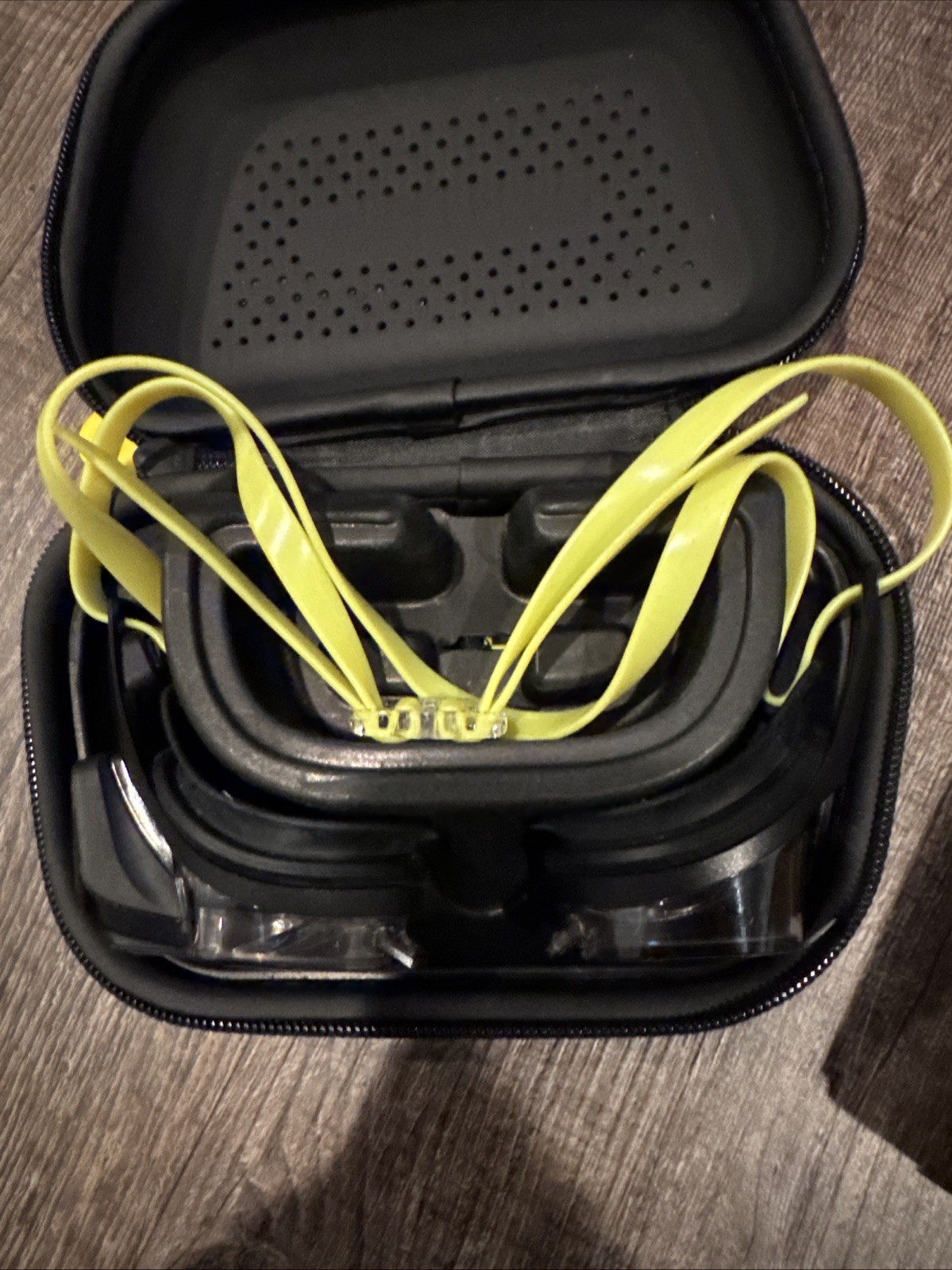Form Smart Swim 2 Goggles Black New OB Heart Rate Monitor Smart Display OPEN BOX