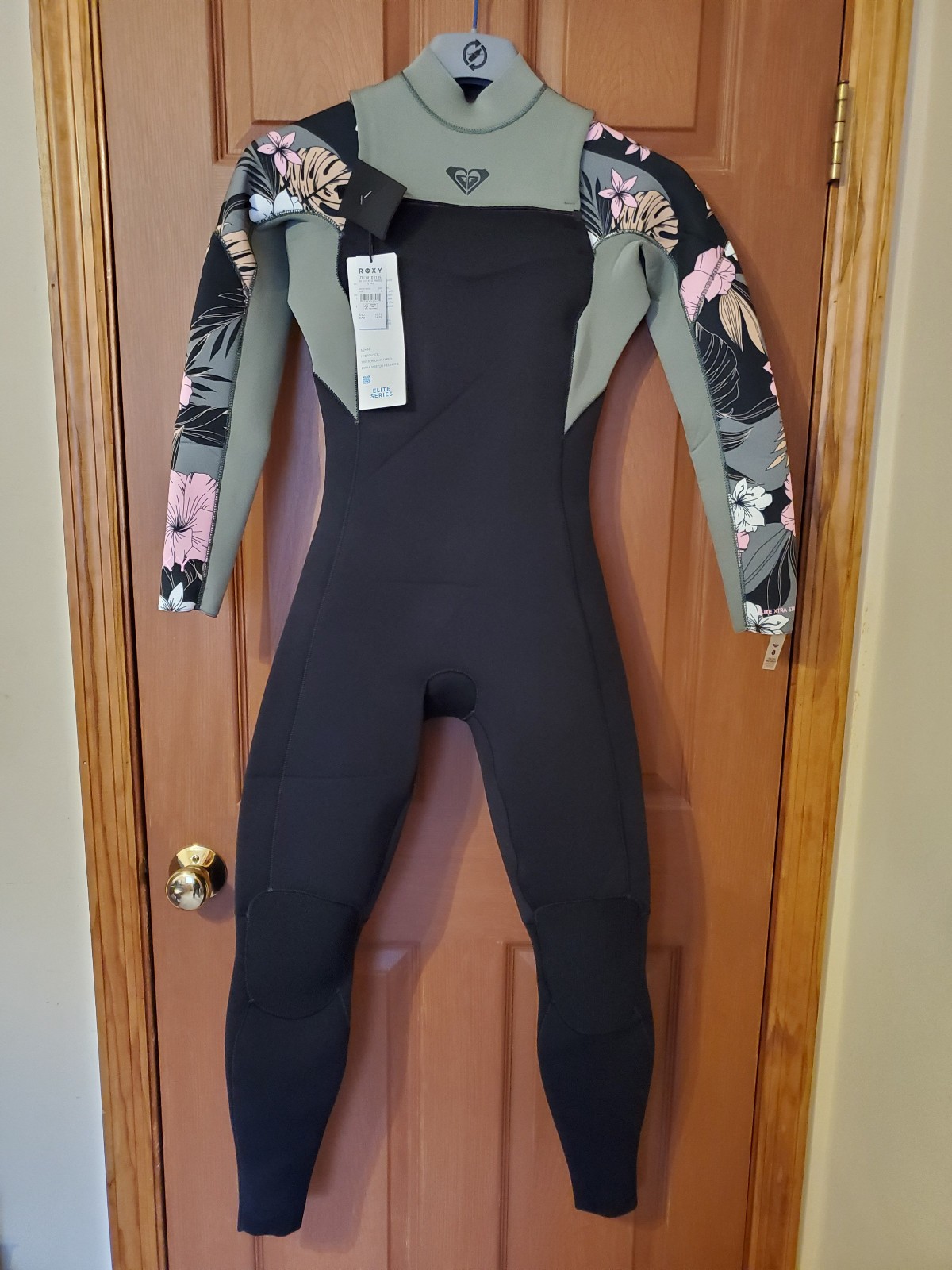 Roxy 3/2mm Elite Chest Zip Womens Wetsuit Size 8 Black Floral $400 New With Tags