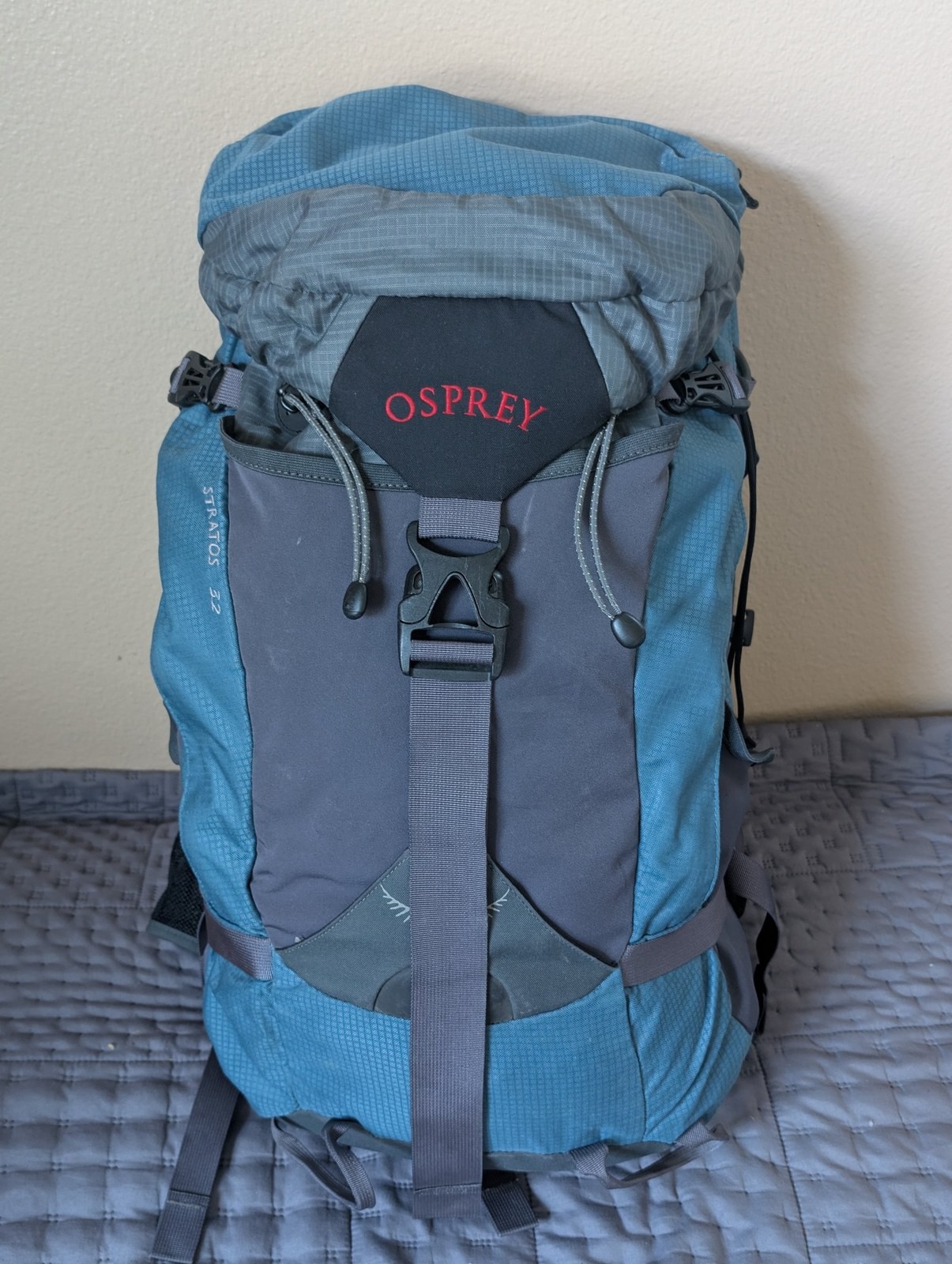 Osprey Stratos 32 Blue Gray Hiking Backpack AirSpeed Mesh Ventilated Daypack