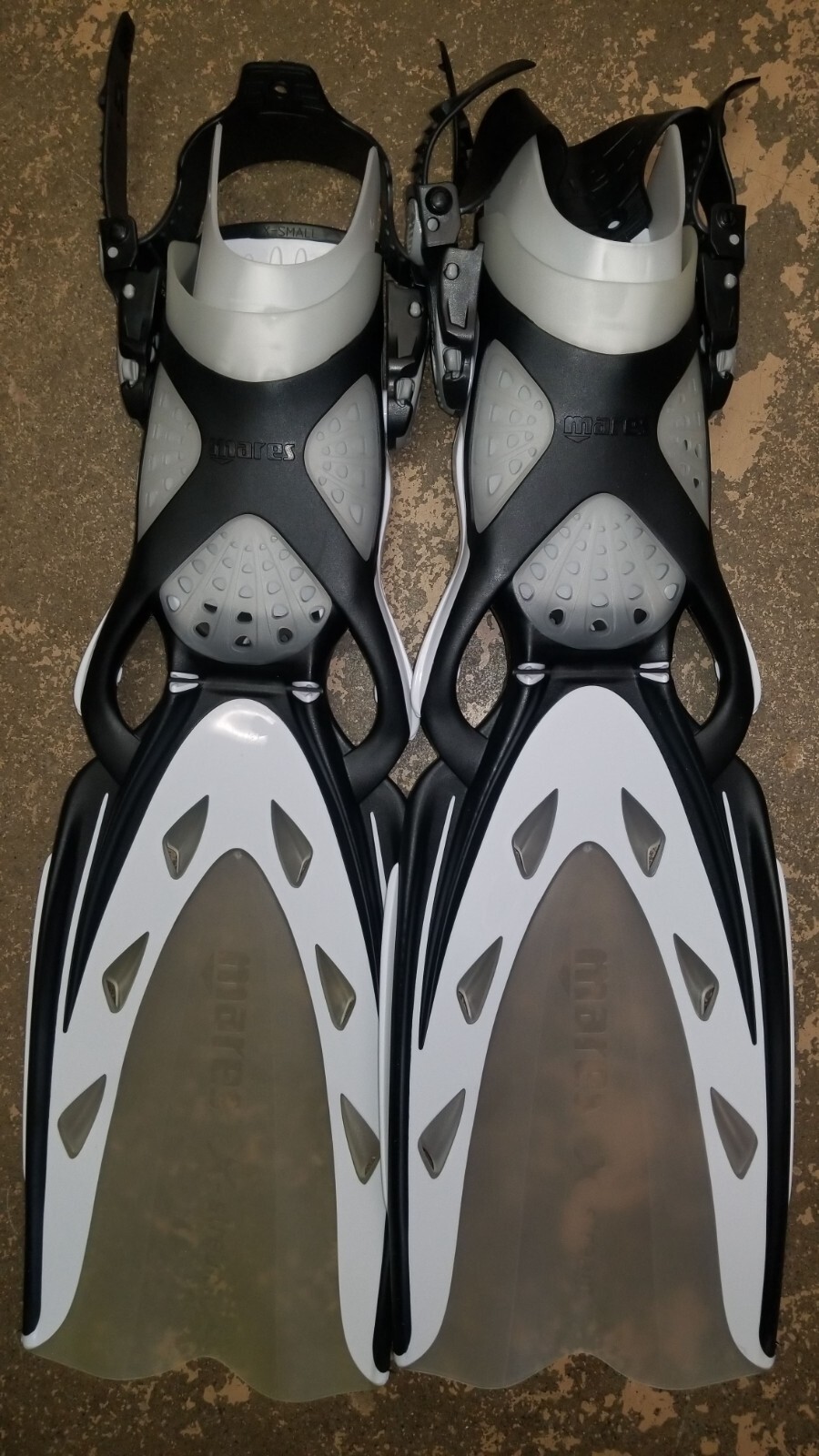 Mares X-Stream Fins WHITE/BLACK Extra Small Brand New GREAT FINS!