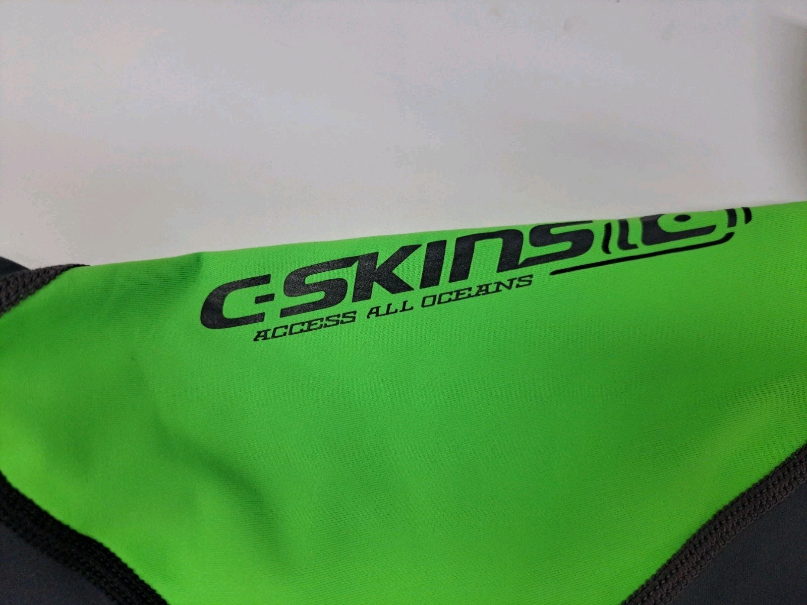 NWT C- Skins Mens Short Sleeve Rashguard UV 50 Grey/Green M #7151