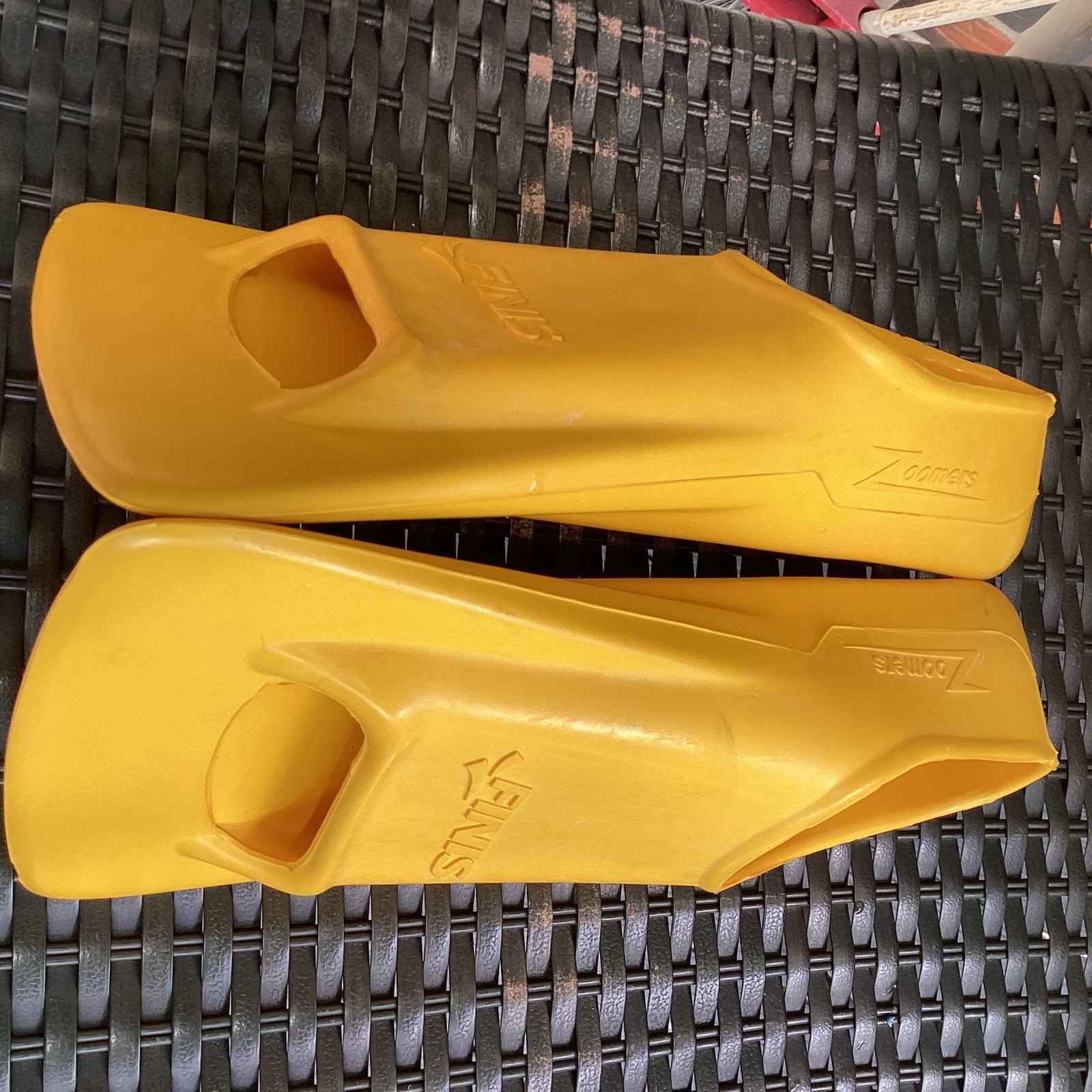 FINIS Zoomers Gold Short Blade Training Fins “sz D”-US-Sz (M 5.5-7) (W 6.5-8)