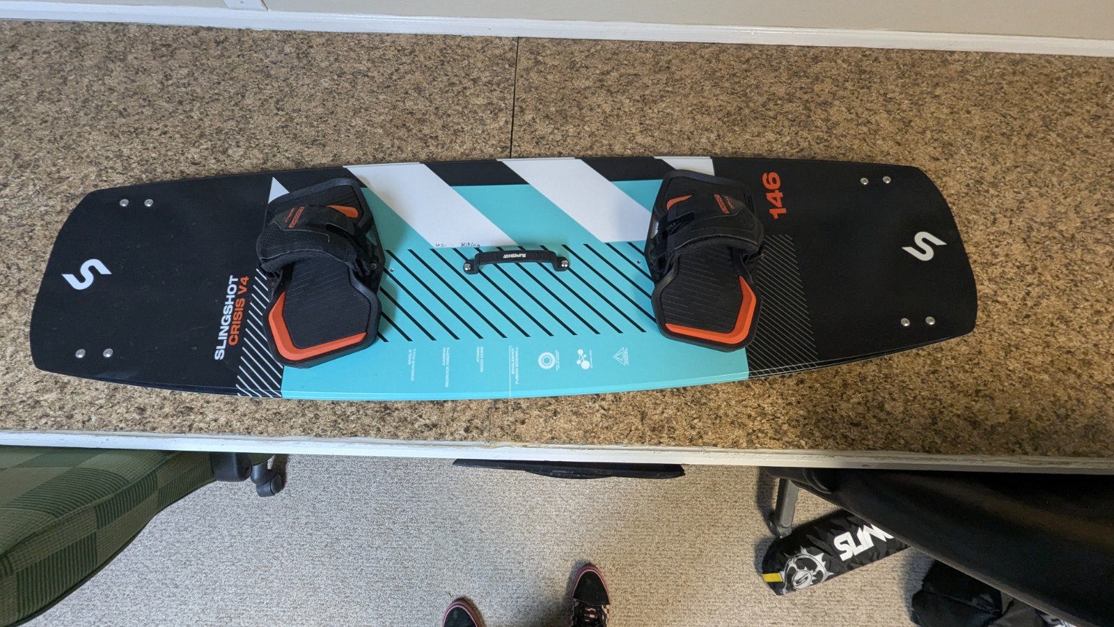 Slingshot Crisis V4-146- Kiteboard and Dually V7 Kiteboard Foot Straps