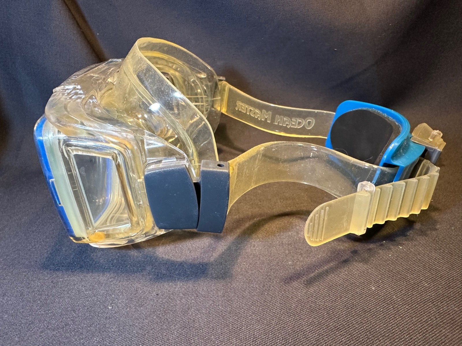 Ocean Masters Q Strap Purge Valve Tempered Glass Diving Mask Goggles with Case