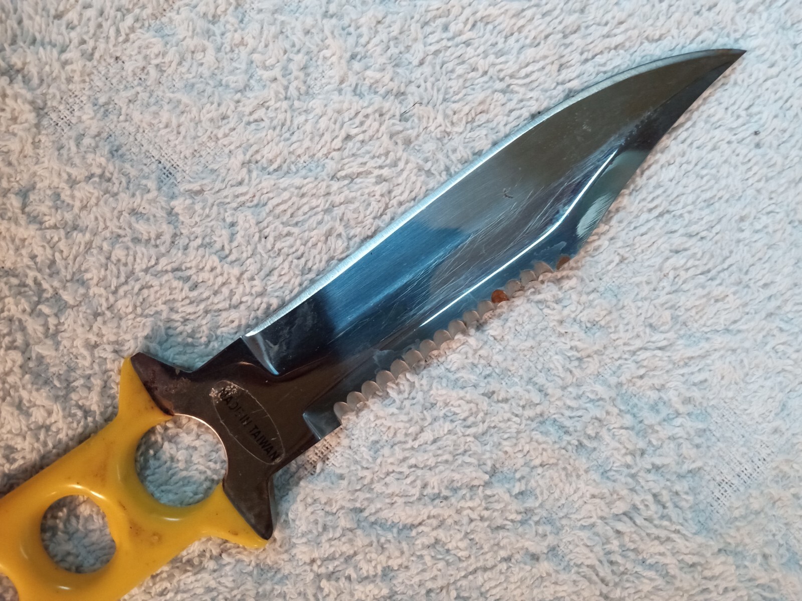 8.5″ Scuba Dive Stainless Steel Knife, Rubber Coated Handle, and Locking Sheath