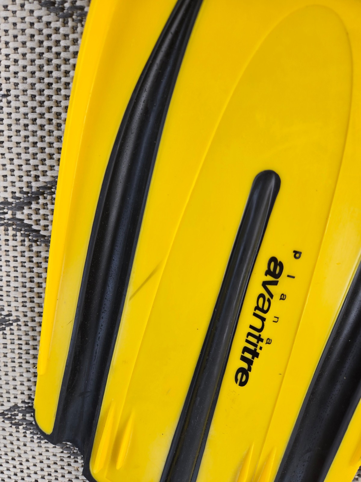 Mares Avanti Tre Full Foot Scuba Diving Snorkeling Fins – Yellow Size 9.5-10.5