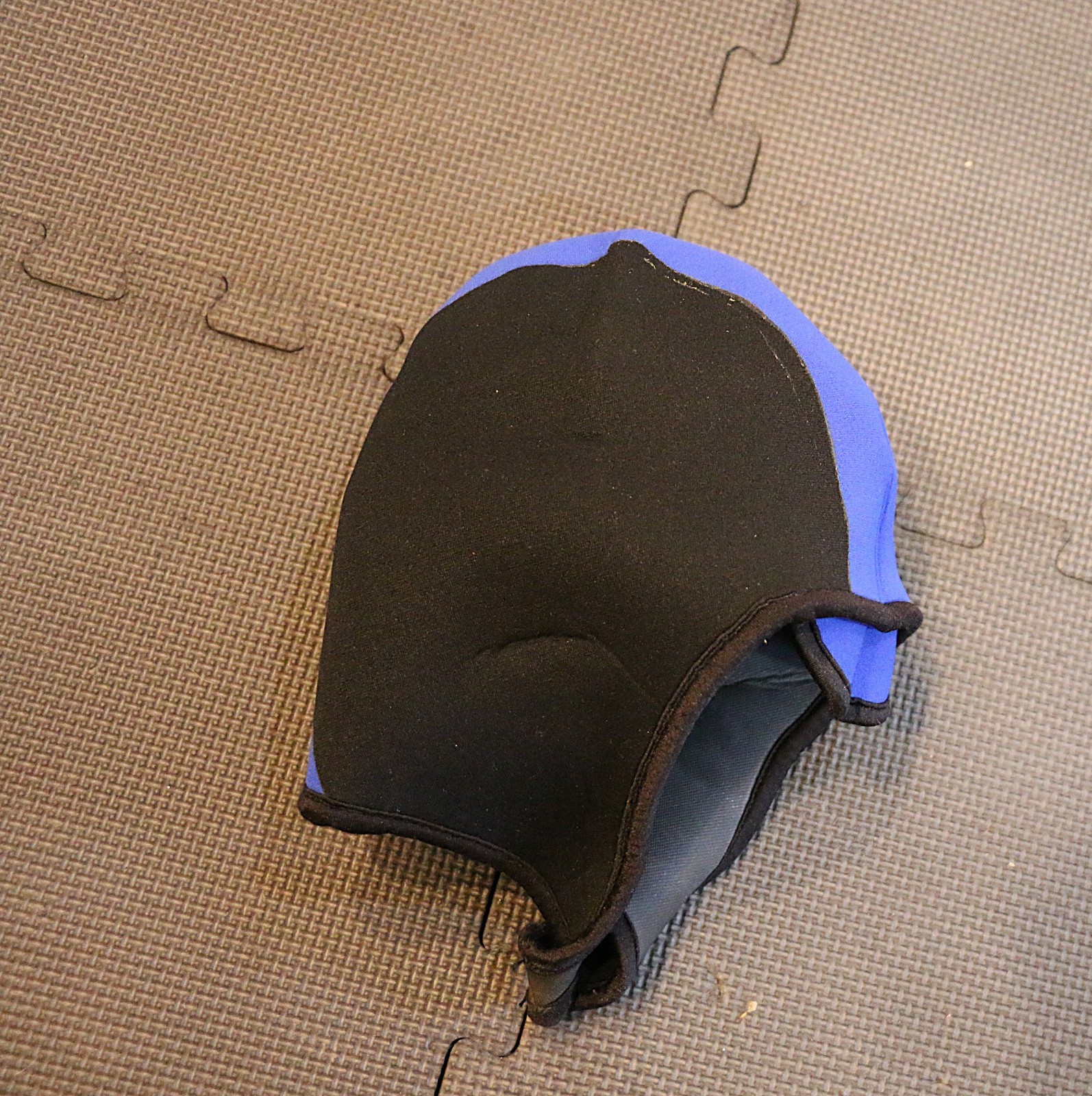Slippery When Wet neoprene waterski, diving cap black M