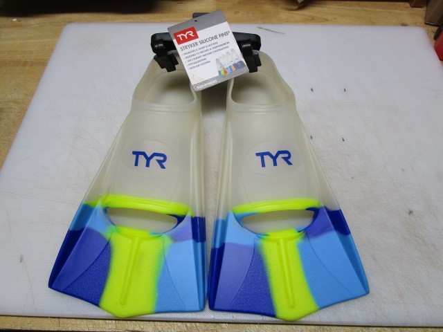 TYR Stryker Silicone Swim Fin Racing Training MEDIUM M-6-7, W 7.5-8.5 EU 39-40