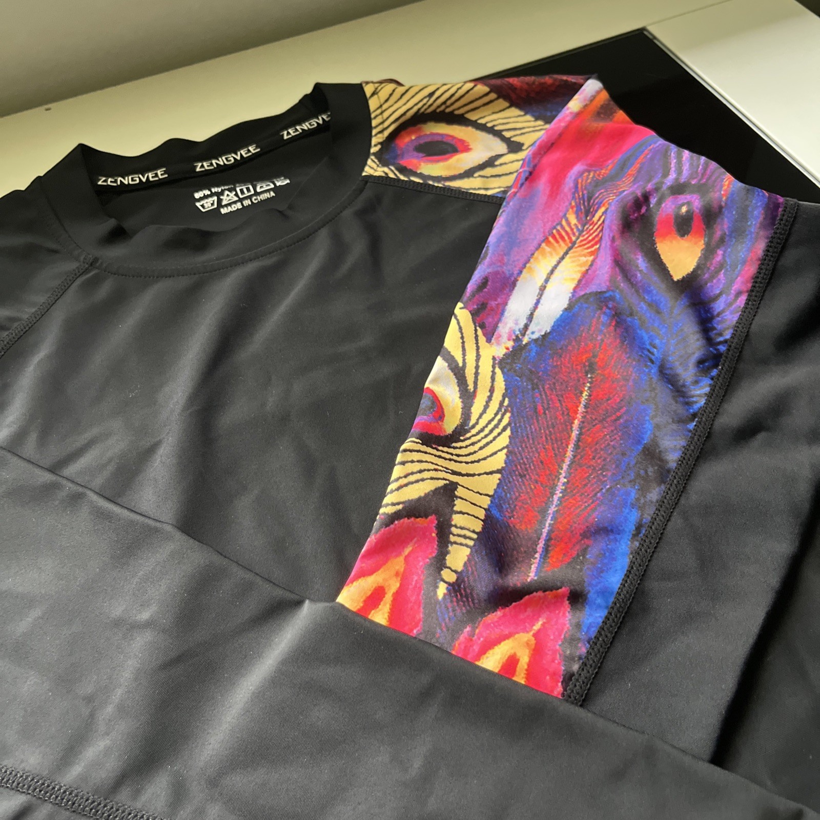 Rash Guard Men’s Size Large Long Sleeve Peacock Feather Pattern Sleeve