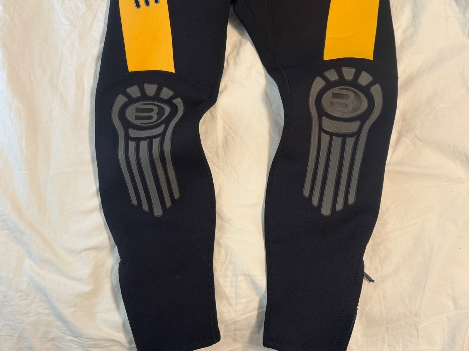 BARE velocity Full Length Wetsuit Men’s large Short 2/3mm Progressive Stretch