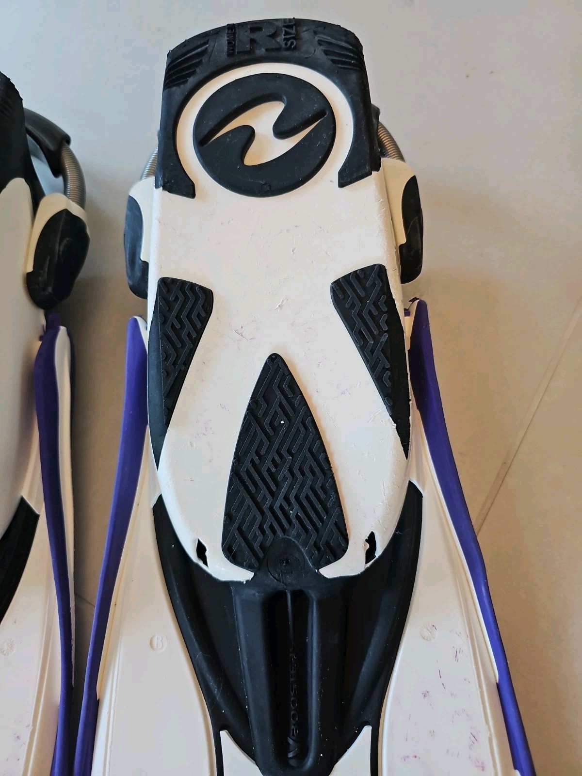Aqua Lung Shot FX Scuba Diving Fins Womens Size R White,Black & Purple Pre-owned