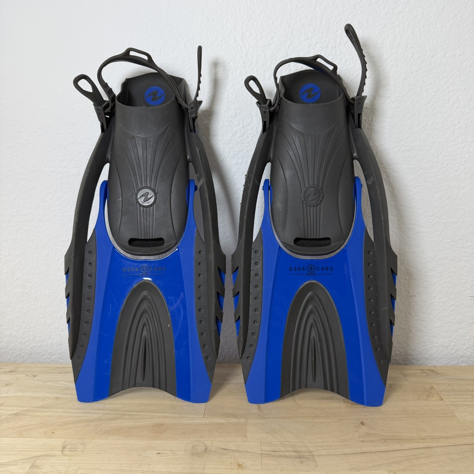 Aqua Lung L/XL Slingshot Adjustable Diving Snorkel Swim Fins Blue/Black Clean