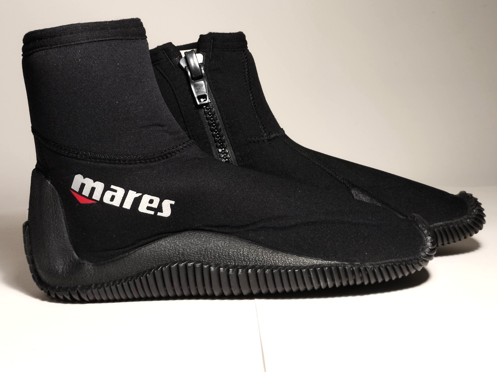 Mares 5mm Classic Diving Boots 5 – Size 10 – with Zipper Unisex NEW