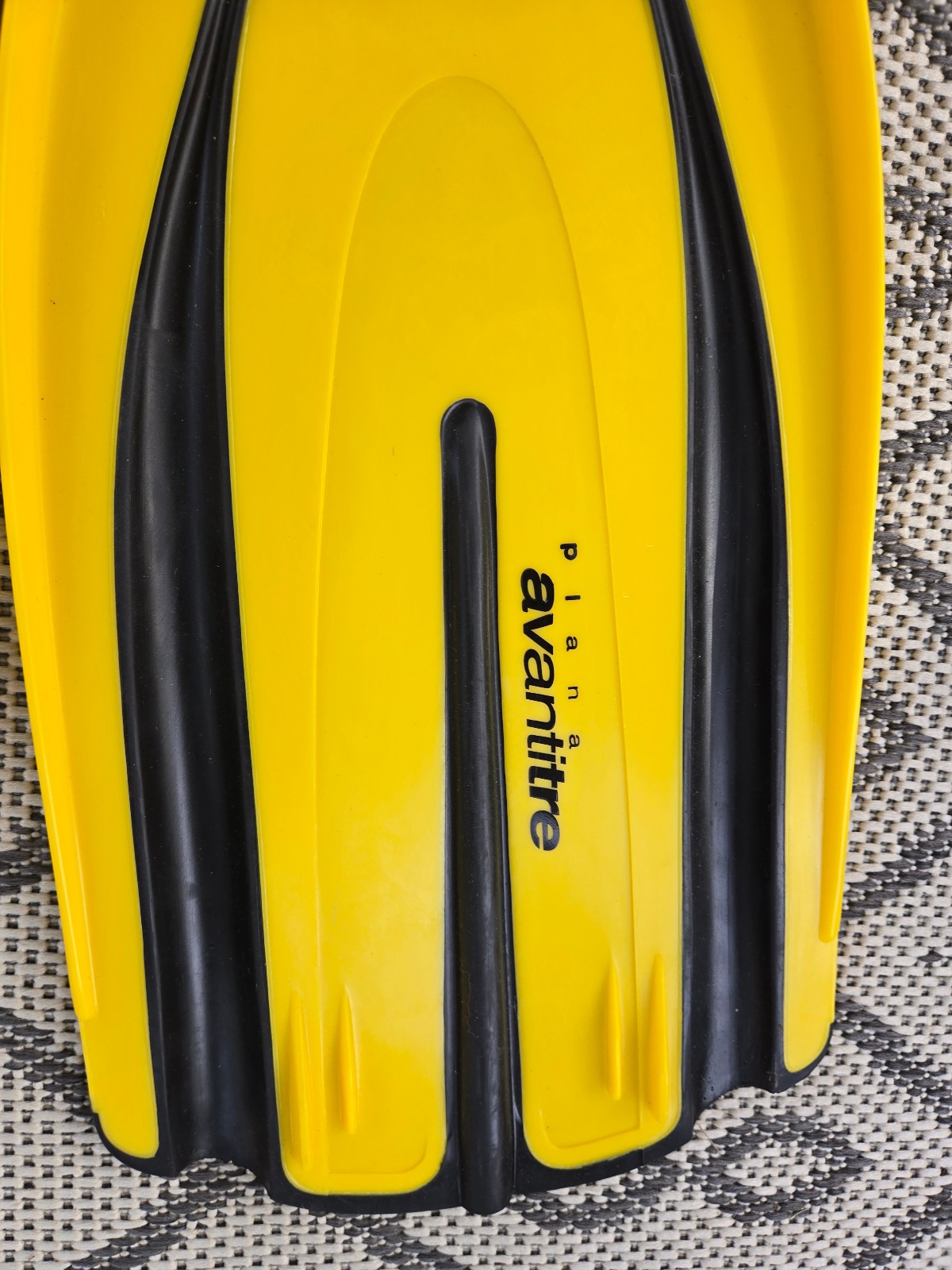 Mares Avanti Tre Full Foot Scuba Diving Snorkeling Fins – Yellow Size 9.5-10.5