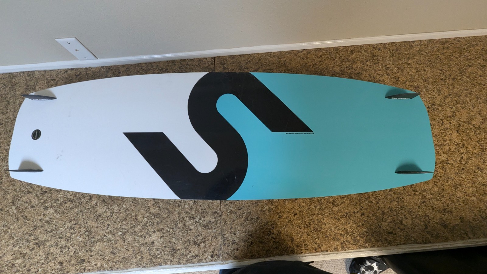 Slingshot Crisis V4-146- Kiteboard and Dually V7 Kiteboard Foot Straps