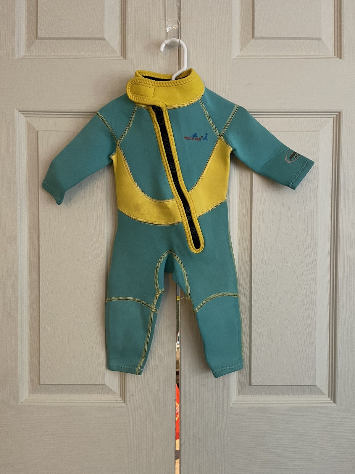 Kids Dive And Sail Wetsuit Surfing Swimming Size X-Small Green/Yellow