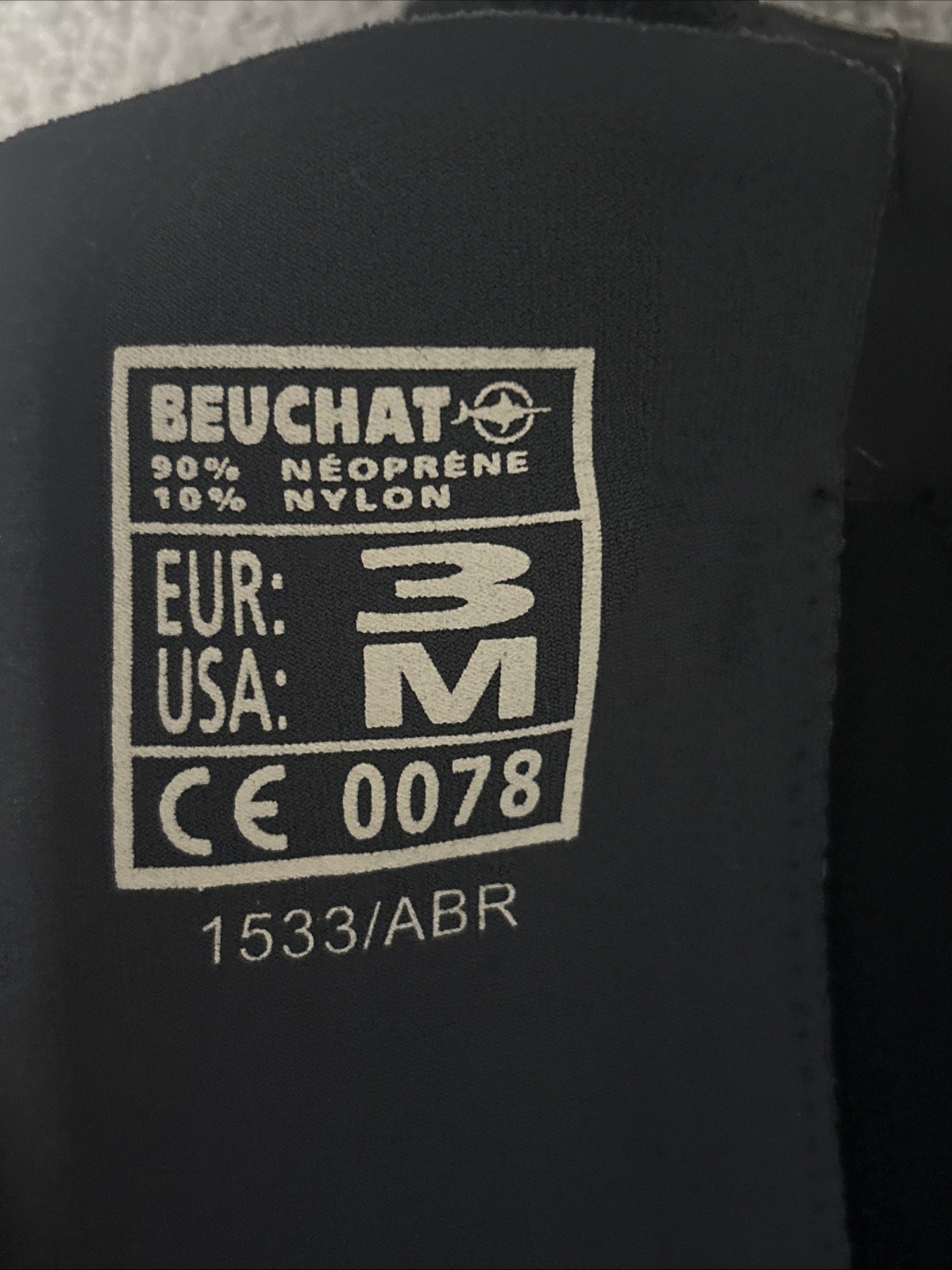 Beuchat brand men’s black & gray full-length neoprene wetsuit Size Medium