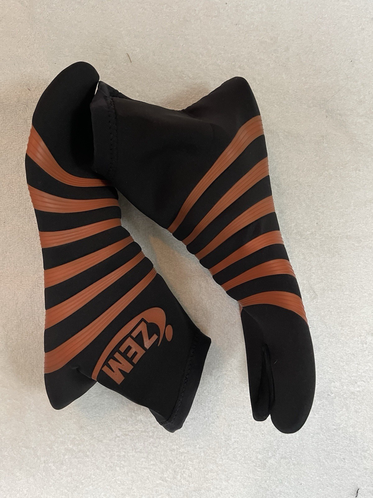 ZEM MENS WATER BOOTIES Size XL RUBBER BOOTOM NEOPRENE 6 Way Stretch Upper Black