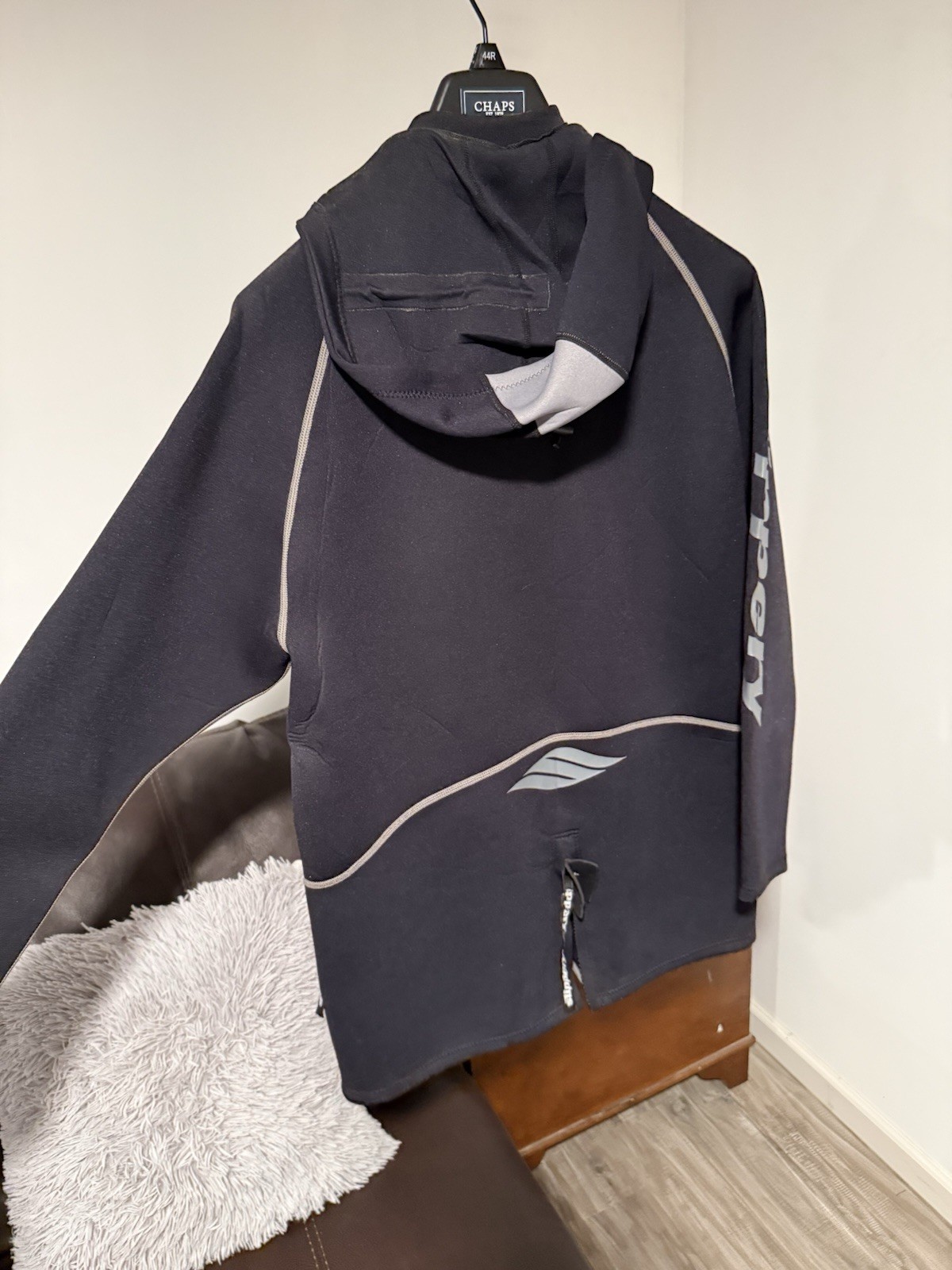 SLIPPERY TOUR COAT OVERSIZED FITS OVER PFD, REMOVABLE HOOD, 2 POCKETS MENS SIZES