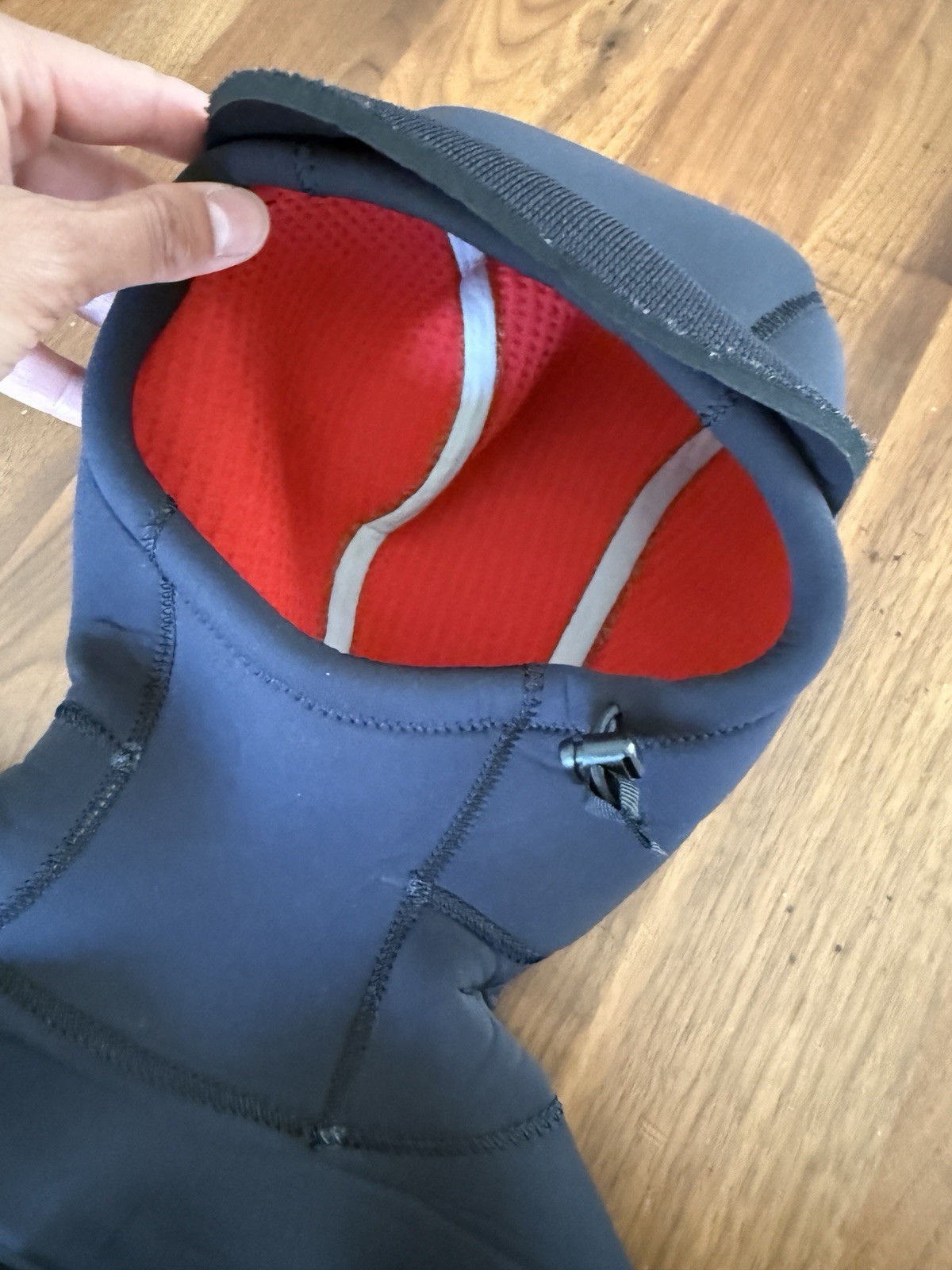Patagonia Women’s Hooded Full Wetsuit Yulex Size 6 Black/Red