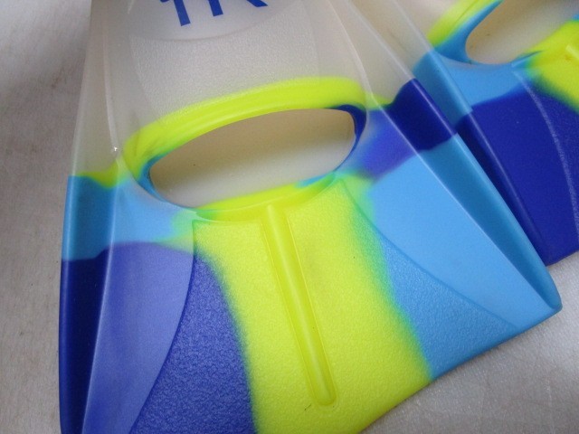 TYR Stryker Silicone Swim Fin Racing Training MEDIUM M-6-7, W 7.5-8.5 EU 39-40