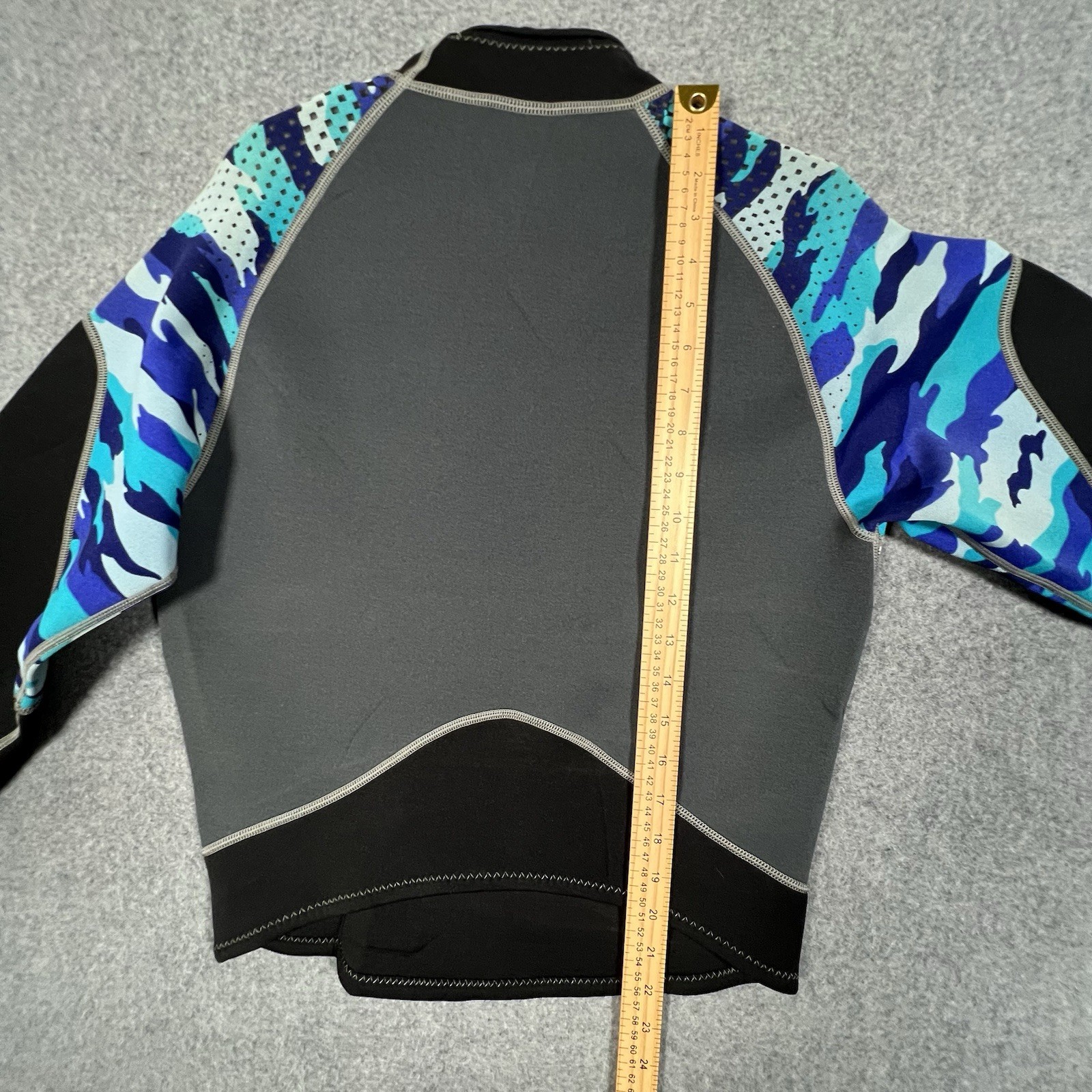 Slippery Matrix Wetsuit Long Sleeve Top L Blue Camo Pullover Neoprene Swim Surf