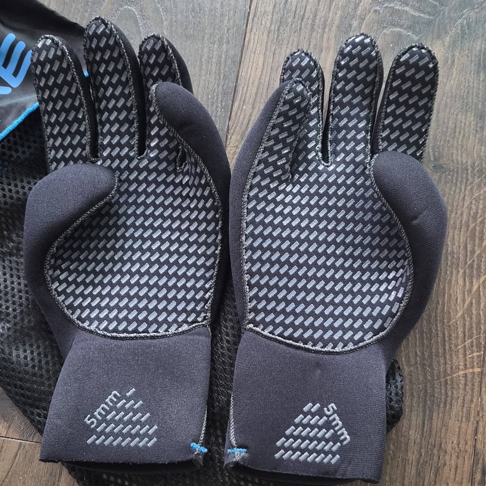 BARE 5mm Neoprene/Nylon Water Sport Gloves Size S Black PO-18181