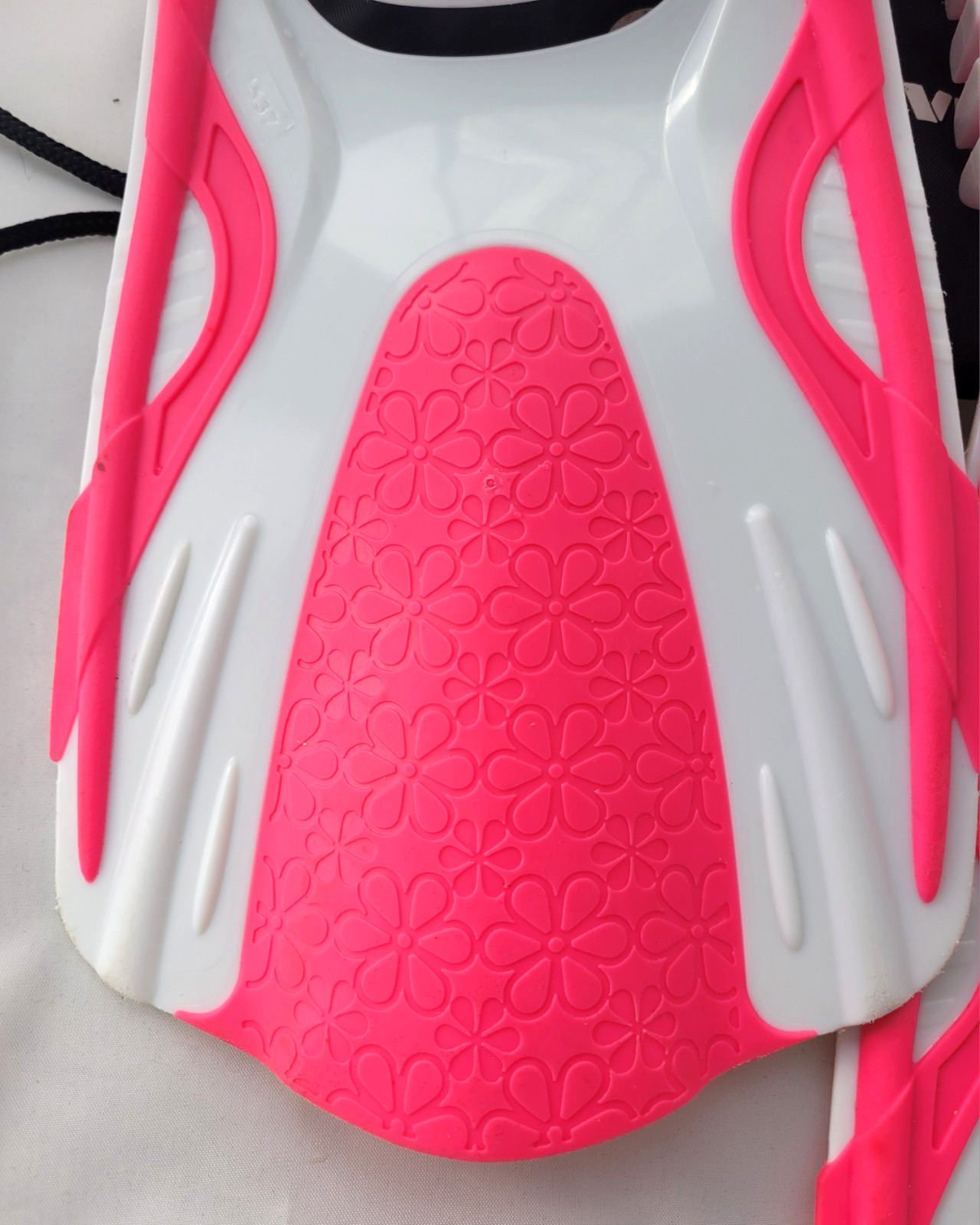 US Divers Flippers, Pink Kids, Size 9-13 With Bag Made in Thailand