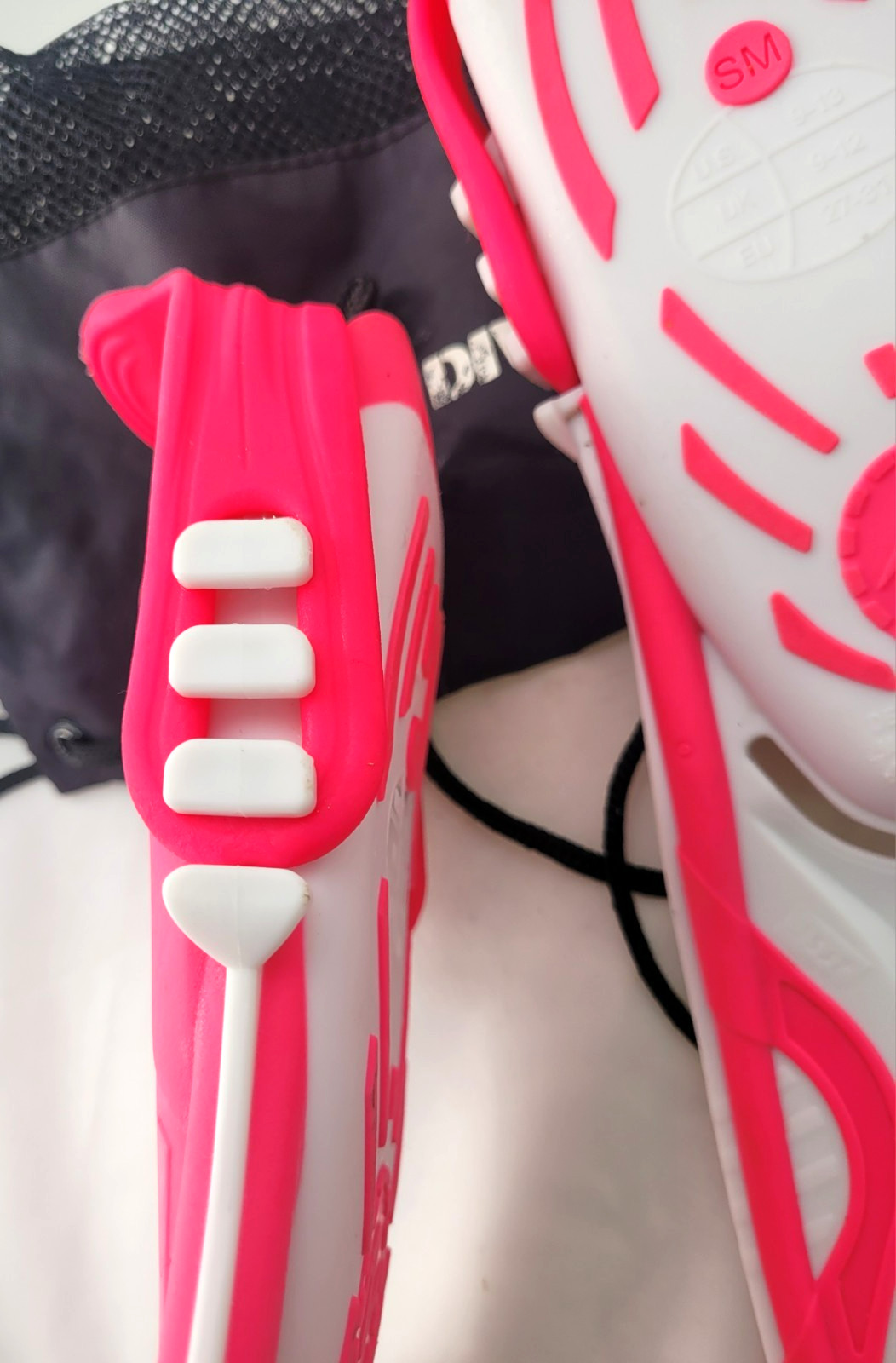 US Divers Flippers, Pink Kids, Size 9-13 With Bag Made in Thailand