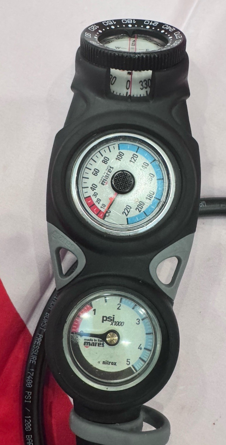 MARES SCUBA 3 GAGUE CONSOLE WITH CPG, PLUS DEPTH GAGUE AND COMPASS!