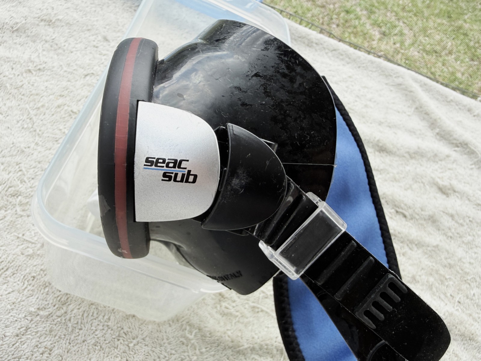 SEA C SUB DIVER’S MASK WITH BOTTLE OF LEN’S DEFOG – AS PICTURED