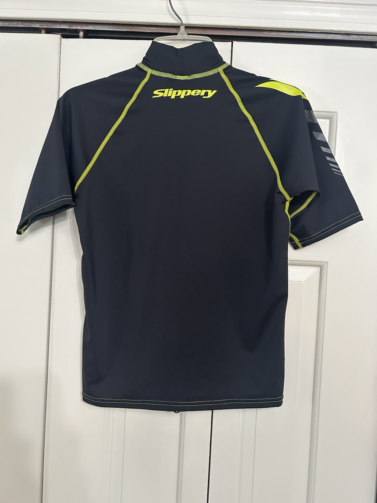 Short Sleeve REFLEX RashGuard Shirt SLIPPERY Size Youth Large New with Tags