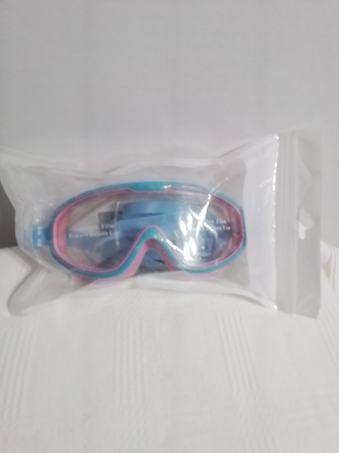 Kids Swim Goggles Clear Wide View No-Leak Ear Plugs Light Blue Pink New Sealed